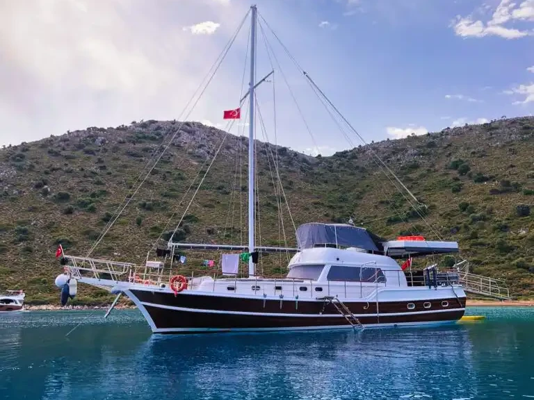 Wynajem Żaglowiec Custom z patentem 