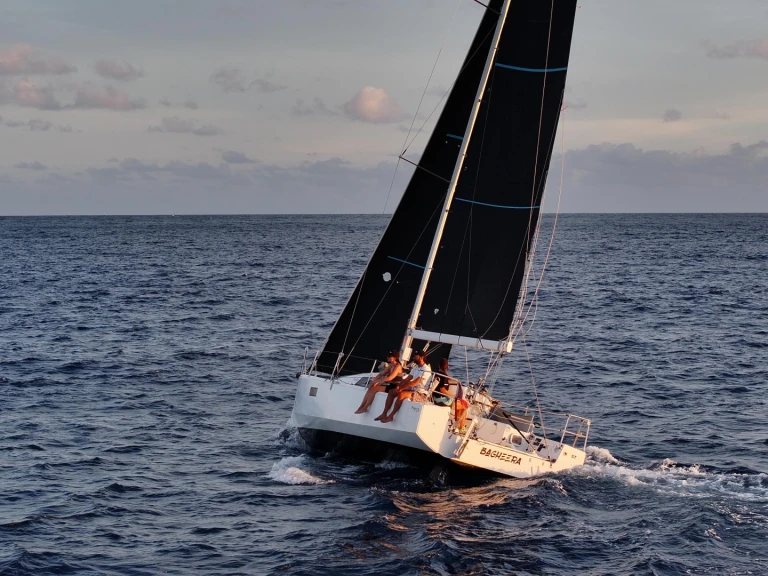 Wynajmij Żaglowiec z lub bez skippera Pogo Structures w Marsylia