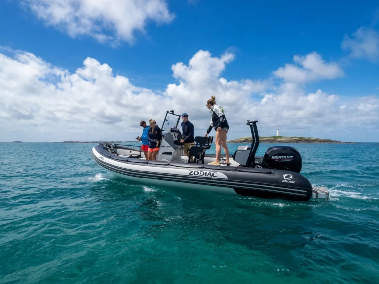 Wynajem Łódż półsztywna Zodiac z patentem 