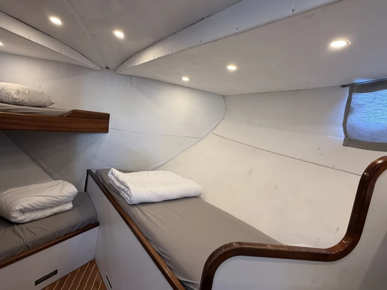  Tarpon 42 między profesjonalistami a osobami prywatnymi w Mittersheim