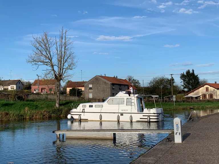 Wynajmij Triton Triton 1050 Fly w Mittersheim