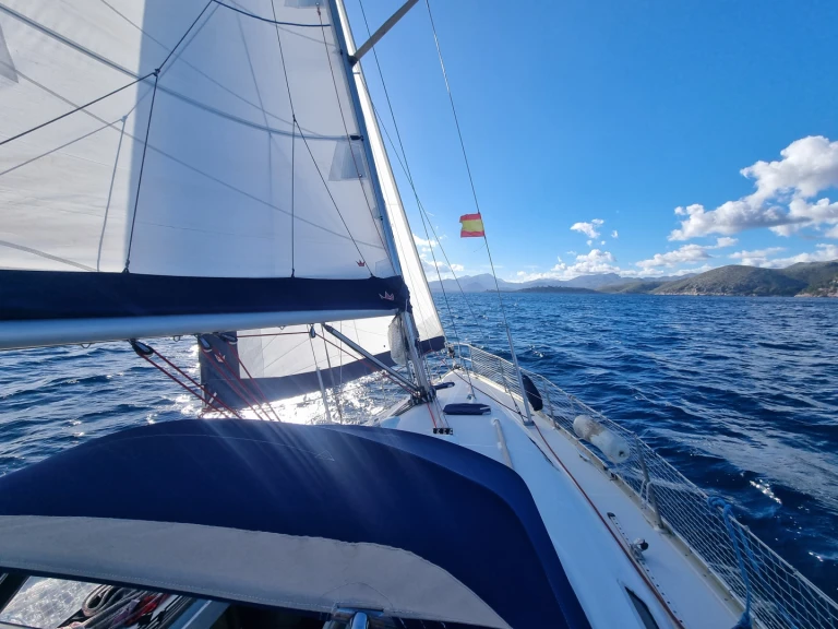 Bénéteau Oceanis 381 między profesjonalistami a osobami prywatnymi w Puerto de Pollensa