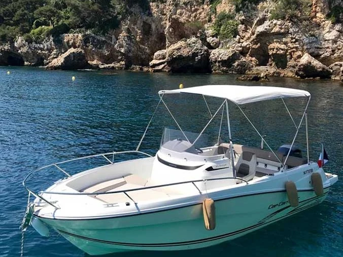 Wynajmij Jeanneau Cap Camarat 6.5 Style w Antibes