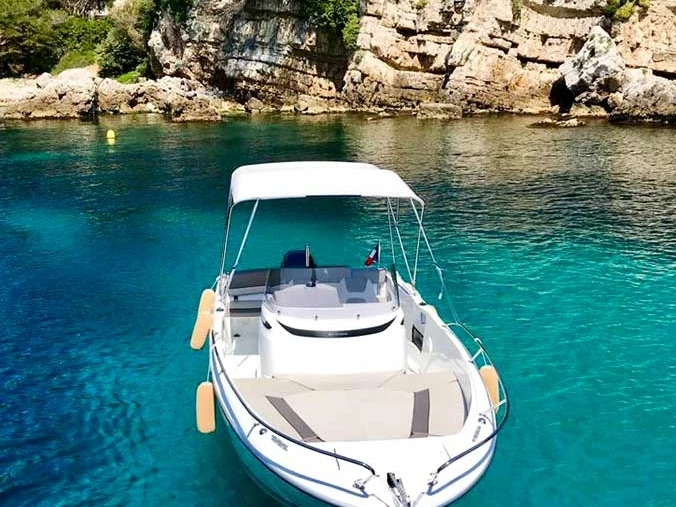 Wynajem łodzi Antibes tanio Cap Camarat 6.5 Style