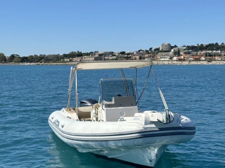 Wynajem Łódż półsztywna w Antibes - Capelli Tempest 775
