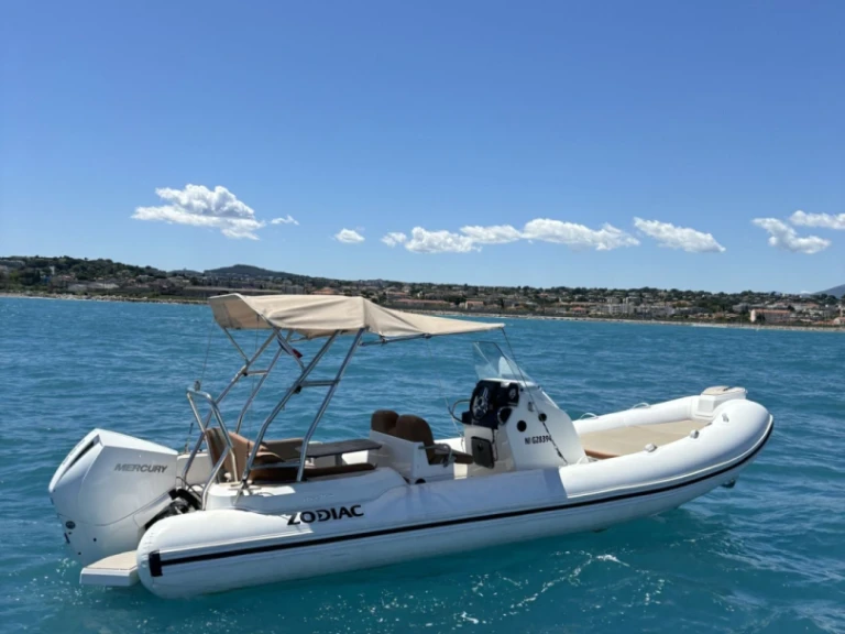 Zodiac Medline 6.8 między profesjonalistami a osobami prywatnymi w Antibes