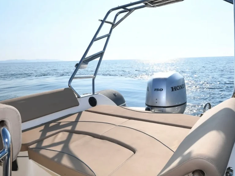 Wynajmij Łódż półsztywna z lub bez skippera Bwa w La Madrague