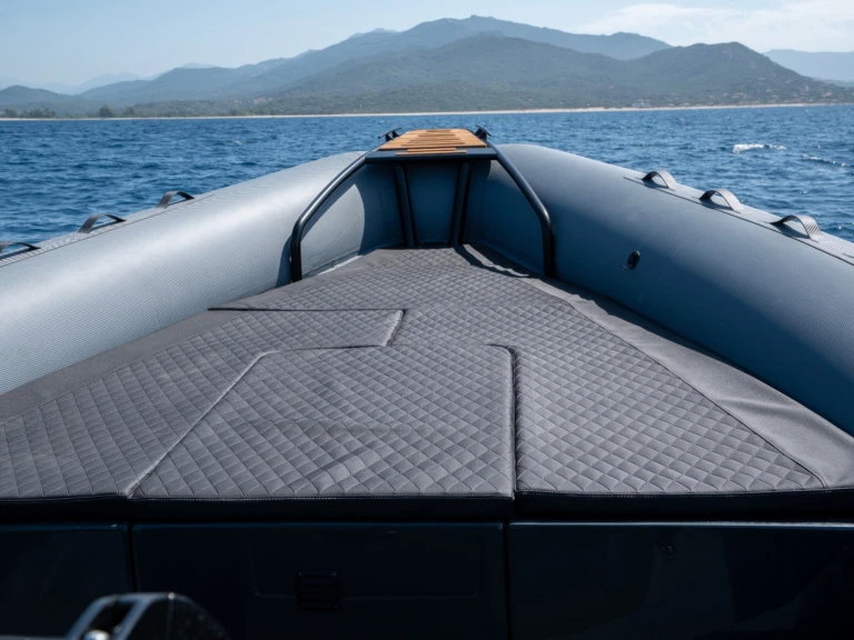 Wynajem łodzi Porto Pollo tanio Activ 605 Sundeck