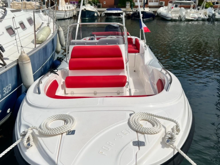 Wynajmij Łódż półsztywna z lub bez skippera Zar w Port Grimaud