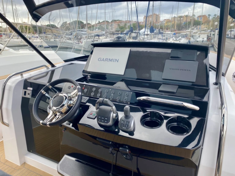 Wynajmij Pardo Yachts Pardo 38 w Port Grimaud