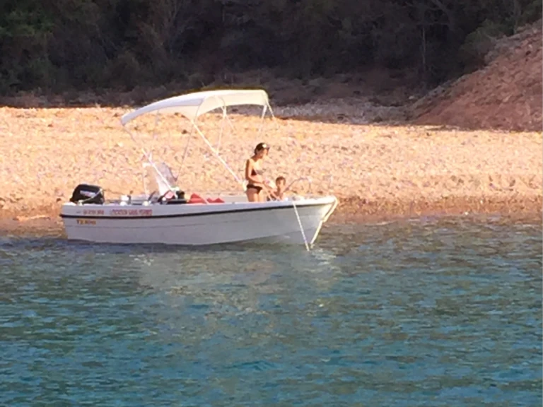 Wynajmij Motorówka z lub bez skippera Terhi w Galéria