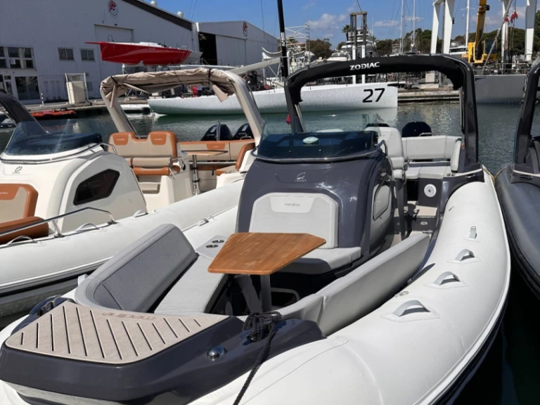 Wynajem Łódż półsztywna w Cogolin - Zodiac Medline 9