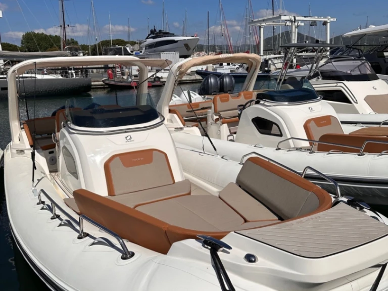 Wynajmij Łódż półsztywna z lub bez skippera Zodiac w Cogolin