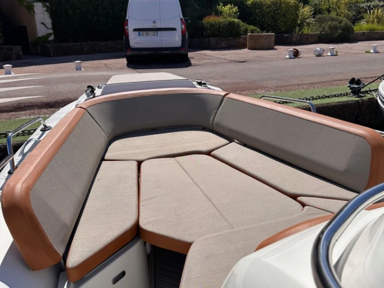 Wynajem Łódż półsztywna Zodiac z patentem 