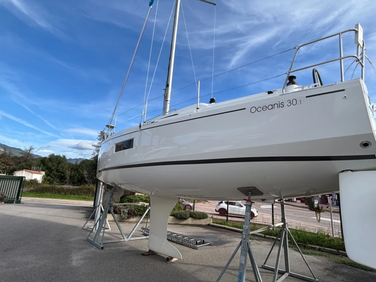 Wynajmij Bénéteau Oceanis 30.1 w Ajaccio