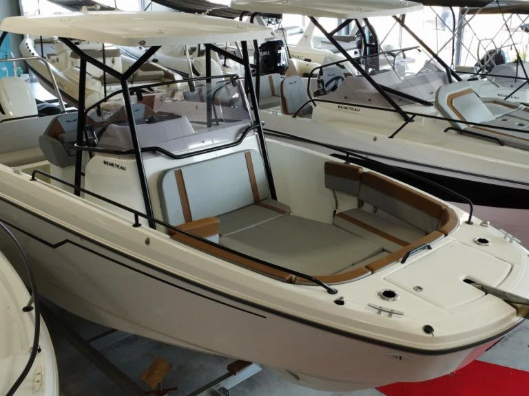Wynajmij Bénéteau Flyer 8 SPACEdeck w Ajaccio