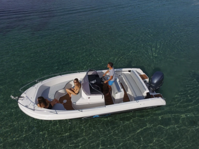 Pacific Craft Pacific Craft 670 Open między profesjonalistami a osobami prywatnymi w Combrit