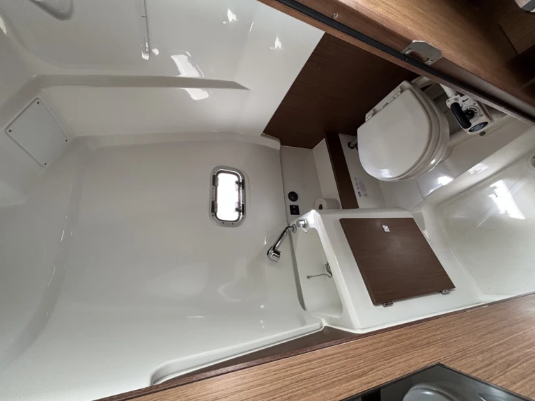 Jeanneau Cap Camarat 9.0 CC między profesjonalistami a osobami prywatnymi w Cannes