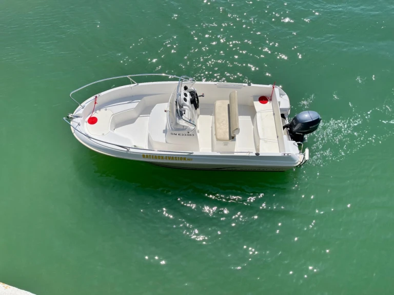 Wynajmij Motorówka z lub bez skippera Jeanneau w La Baule-Escoublac