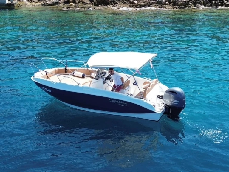 Wynajem Motorówka w Milna - Cayman Deluxe