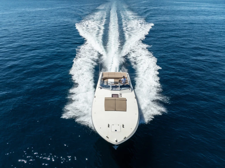 Wynajem Motorówka Itama z patentem 