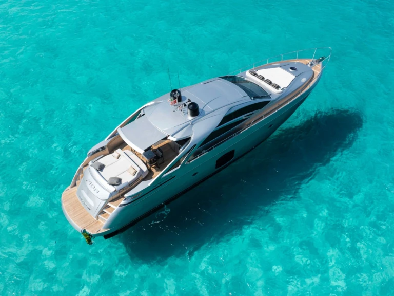Wynajmij Pershing PERSHING 70 w Saint-Tropez
