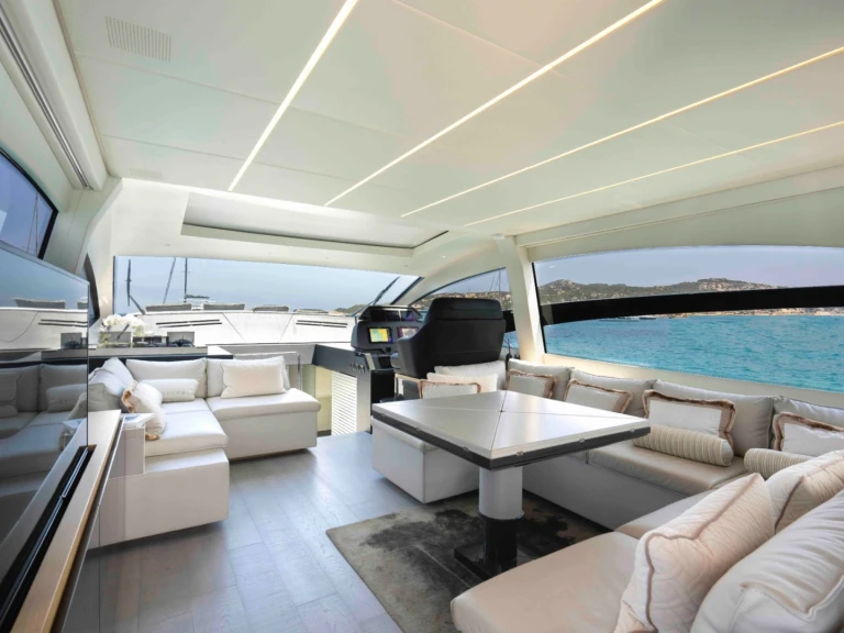 Wynajem łodzi Saint-Tropez tanio PERSHING 70