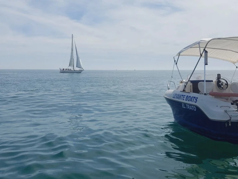 Wynajem Motorówka Quicksilver z patentem 