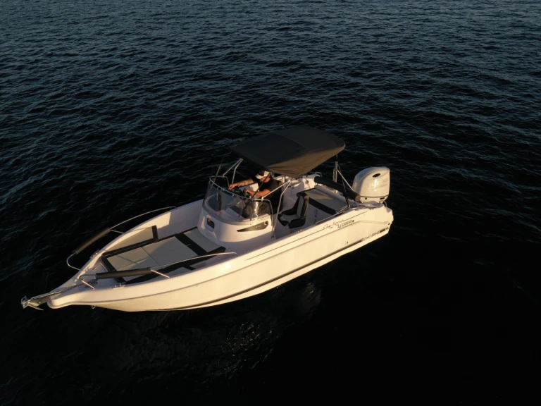 Wynajem Motorówka B2 Marine z patentem 