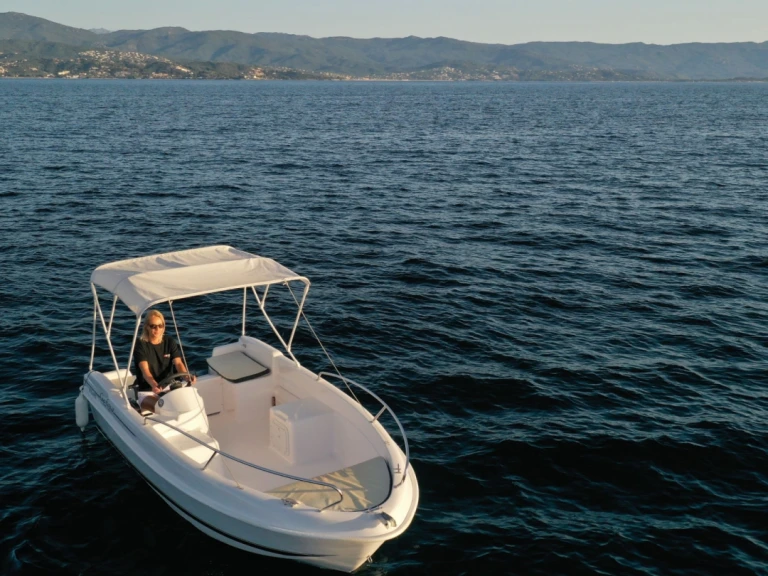 Wynajem Motorówka w Ajaccio - B2 Marine CAP FERRET 472 SUNDECK