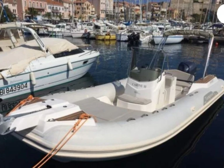 Wynajmij Capelli Tempest 700 w Portigliolo