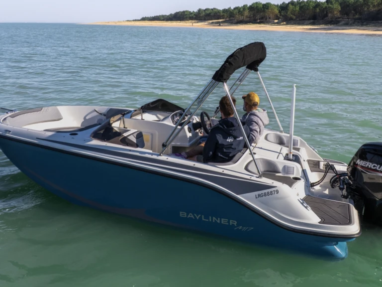 Motorówka do wynajmu w Soubise w najlepszej cenie