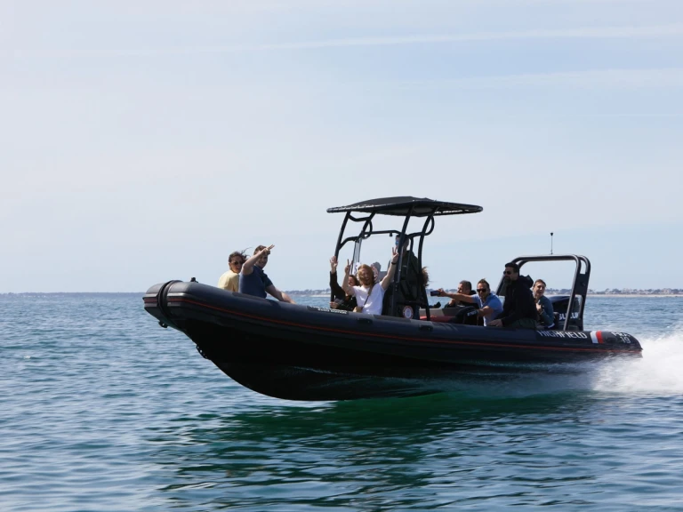 Łódż półsztywna do wynajmu w La Trinité-sur-Mer w najlepszej cenie