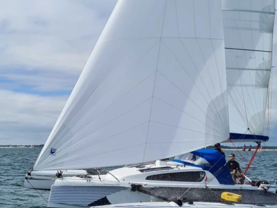 ASTUS BOATS ASTUS 26.5 między profesjonalistami a osobami prywatnymi w La Trinité-sur-Mer