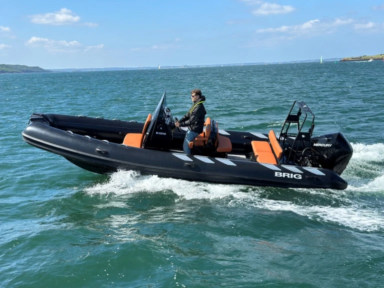 Wynajem łodzi Brest tanio Navigator 700