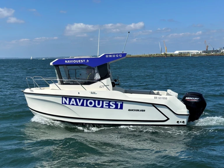 Wynajmij Motorówka z lub bez skippera Quicksilver w Brest