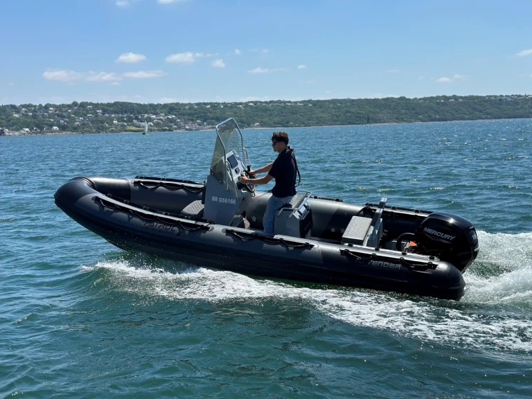 Wynajem Łódż półsztywna 3D Tender z patentem 