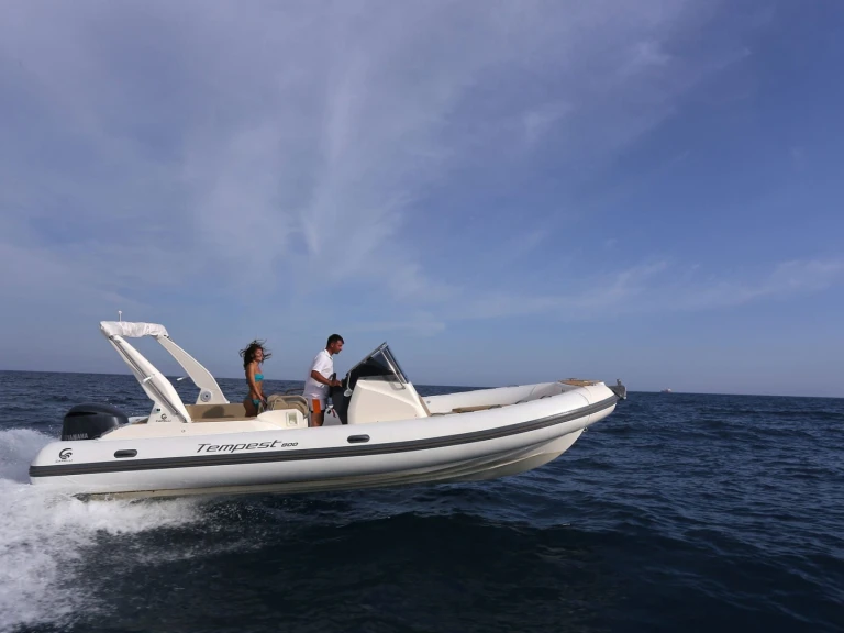 Wynajem Łódż półsztywna w Port de Saint-Cyprien Méditerranée - Capelli Tempest 800 Sun