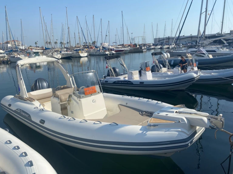 Wynajem łodzi Capelli Tempest 775 w Port de Saint-Cyprien Méditerranée na SamBoat 