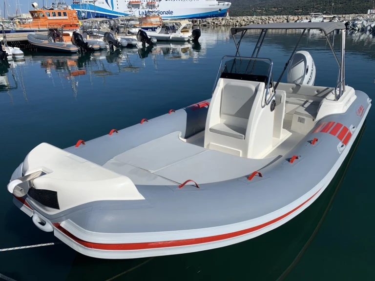 Wynajem Łódż półsztywna Nautica Led z patentem 