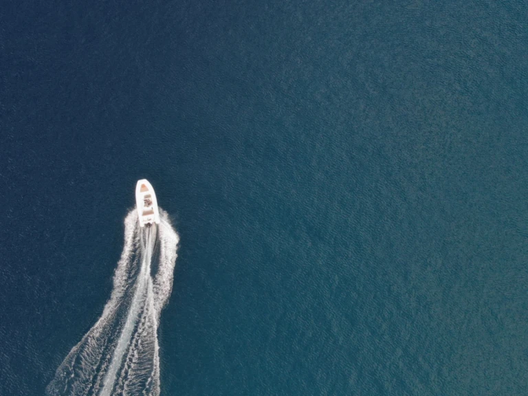 Łódż półsztywna do wynajmu w Propriano w najlepszej cenie