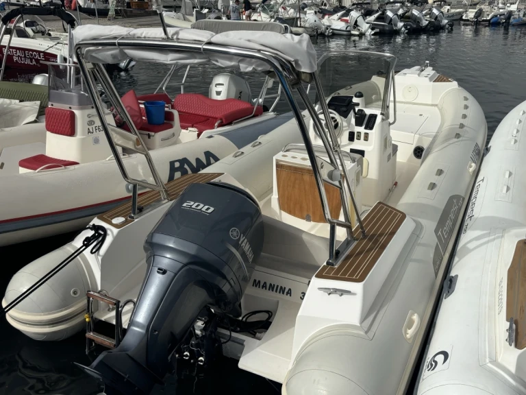 Wynajmij Łódż półsztywna z lub bez skippera Capelli w Porto-Vecchio