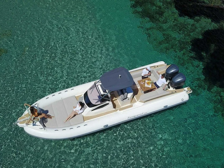 Wynajem łodzi Porto-Vecchio tanio CAPELLI 900 TEMPEST