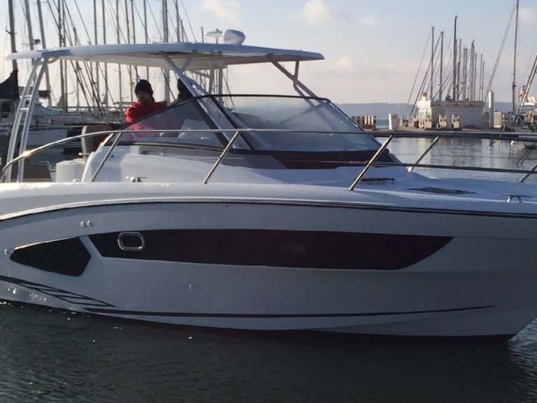 Wynajmij Jeanneau Cap Camarat 10.5 WA w Cogolin