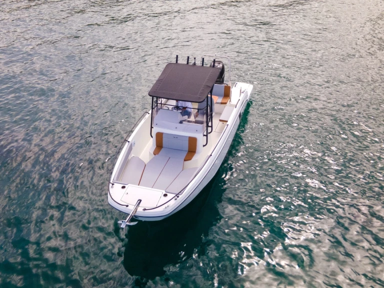 Motorówka do wynajmu w Case-Pilote w najlepszej cenie