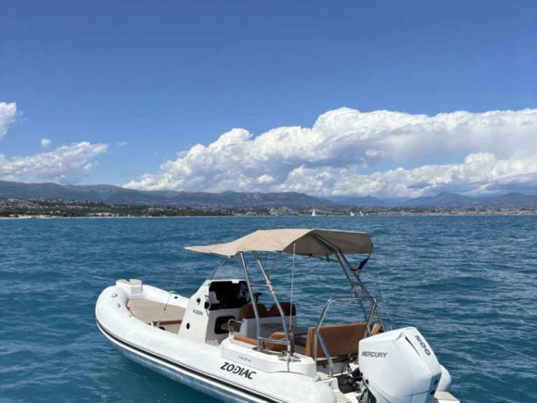 Wynajem łodzi Zodiac Medline 6.8 w Antibes na SamBoat 