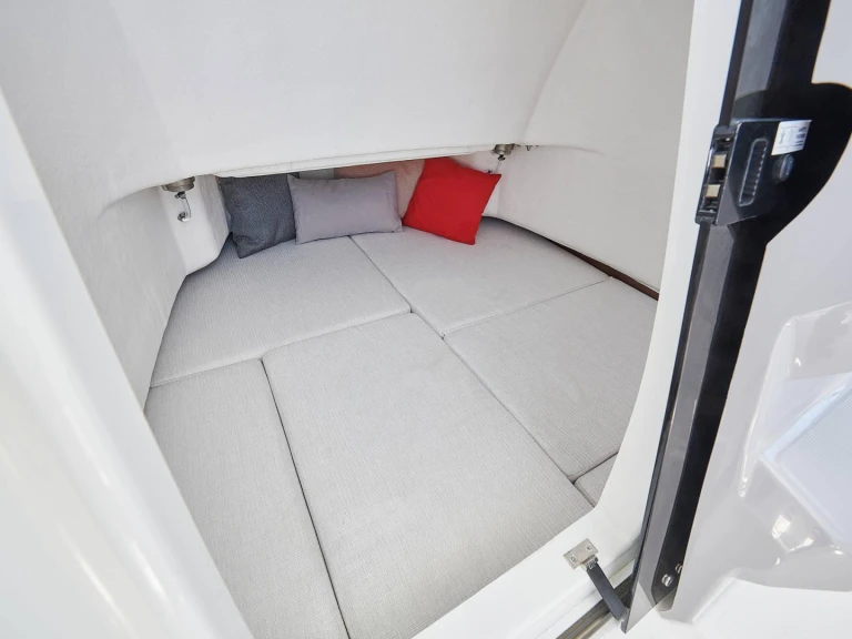 Wynajem Motorówka Jeanneau z patentem 