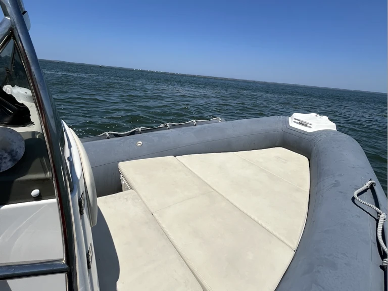 Wynajem Łódż półsztywna Joker Boat z patentem 