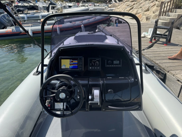 Grand Boats Golden Line G650LF między profesjonalistami a osobami prywatnymi w La Madrague