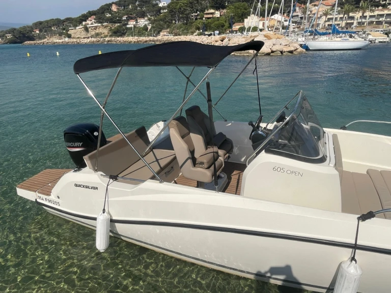 Wynajmij Motorówka z lub bez skippera Quicksilver w La Madrague